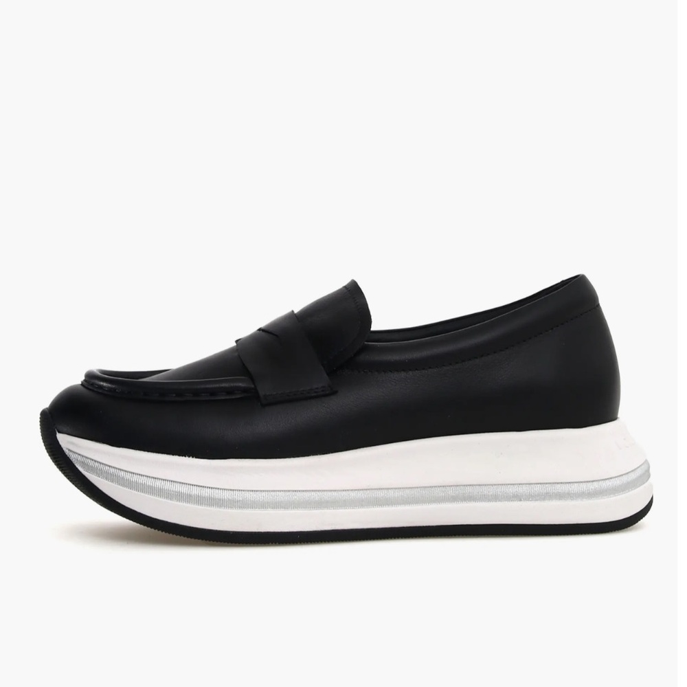 NWT VOILE BLANCHE MERRY Penny Loafer in Black